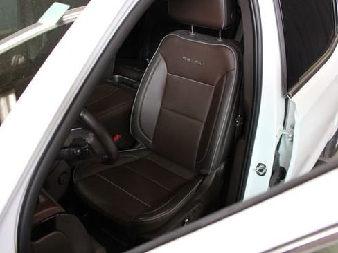 Used 2023 GMC Sierra 1500 Denali w/ Denali Reserve Package AWD/4WD image 35