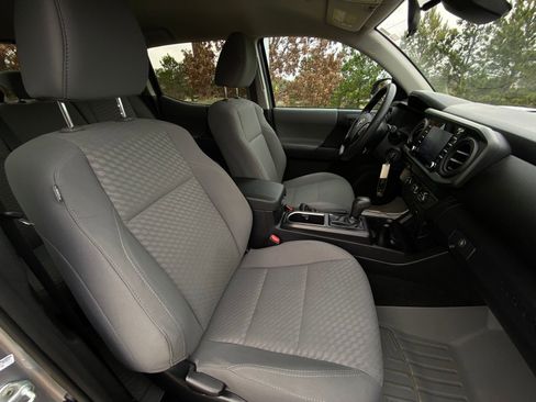 Used 2021 Toyota Tacoma SR w/ SR Convenience Package image 15