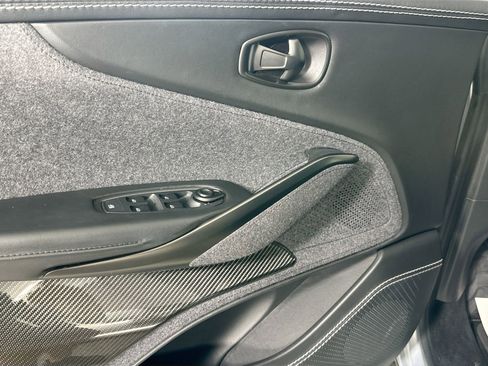 Used 2021 Aston Martin DBX image 17