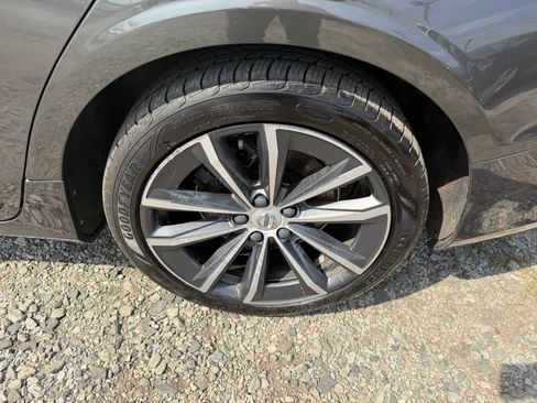Used 2022 Volvo S60 B5 Momentum AWD/4WD image 9