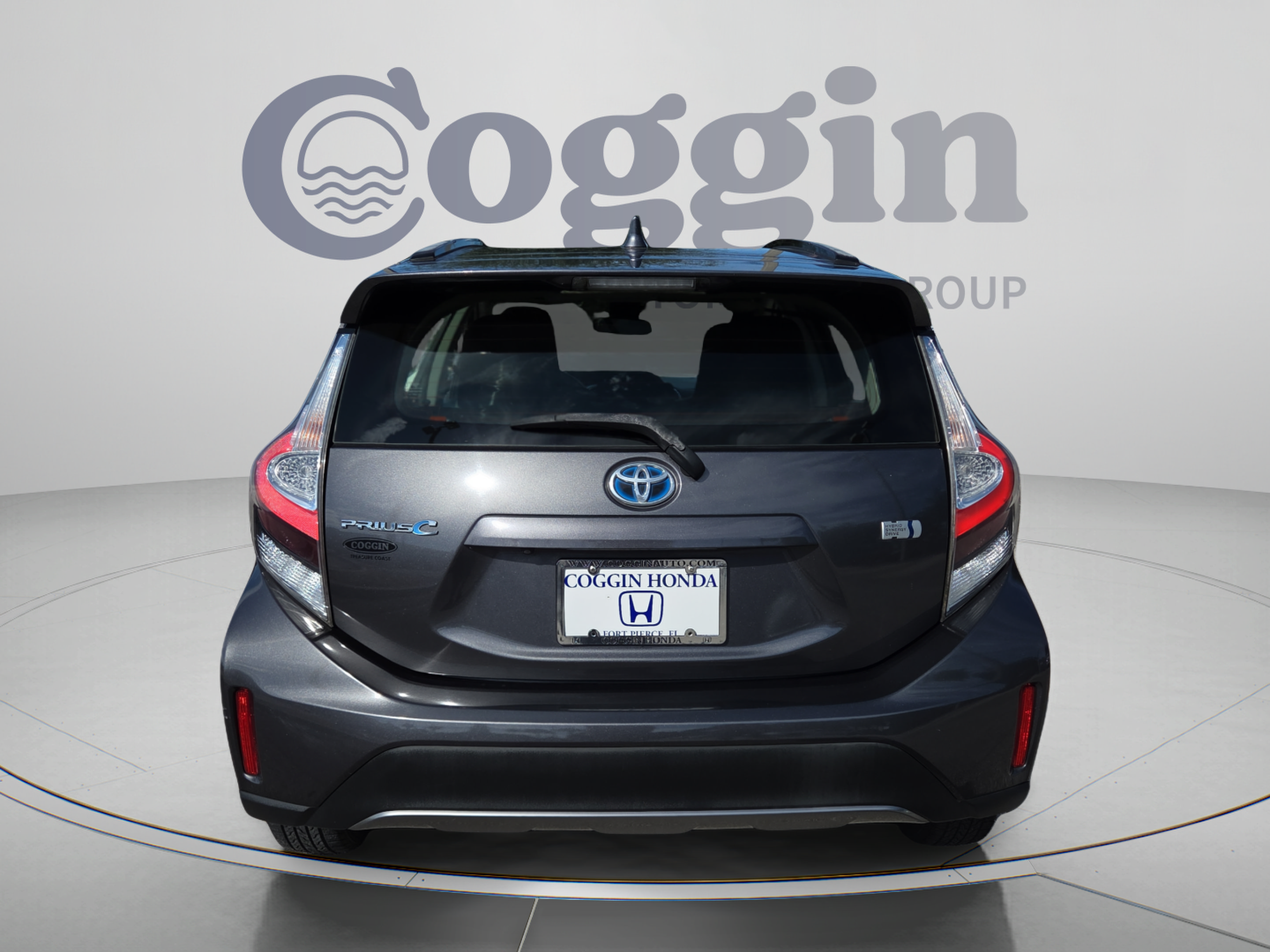 Used 2018 Toyota Prius C One FWD image 4