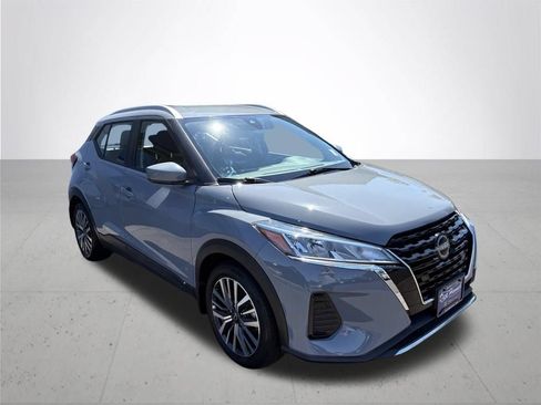 Used 2024 Nissan Kicks SV FWD image 3