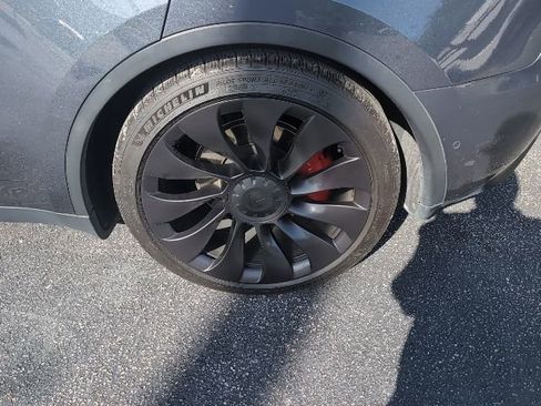 Used 2022 Tesla Model Y Performance image 7