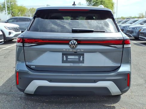 New 2026 Volkswagen Tiguan SE FWD image 4