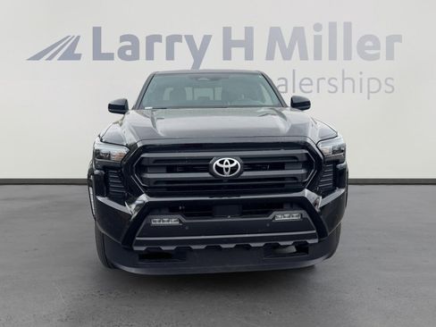 Certified 2025 Toyota Tacoma SR5 AWD/4WD image 8