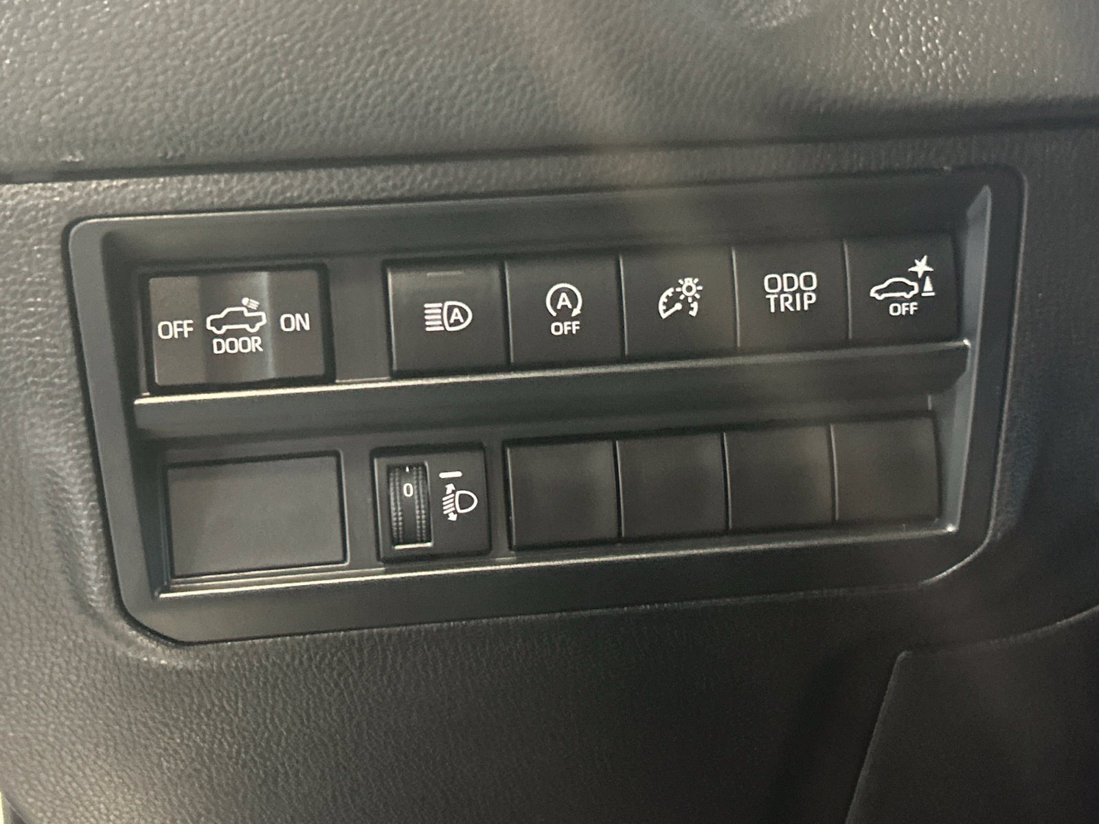 Used 2026 Toyota Tundra Limited AWD/4WD image 17