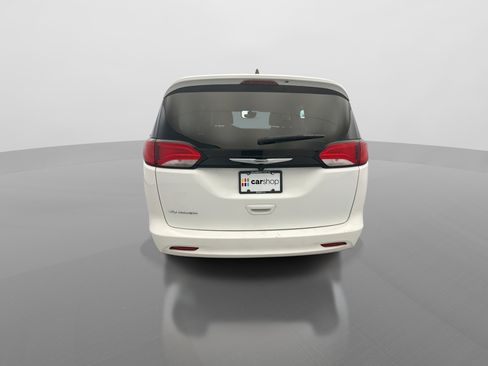 Used 2023 Chrysler Voyager LX FWD image 4