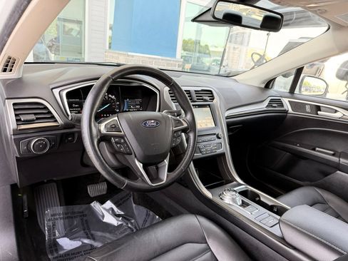 Used 2018 Ford Fusion SE w/ Equipment Group 602A FWD image 14