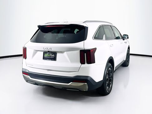 Used 2024 Kia Sorento S image 9