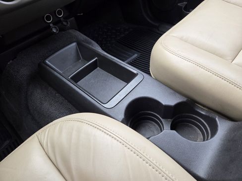 Used 2011 GMC Canyon SLT image 26