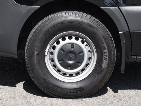 Used 2021 Mercedes-Benz Sprinter 2500 image 45