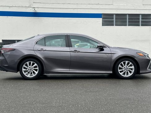 Used 2023 Toyota Camry LE image 3
