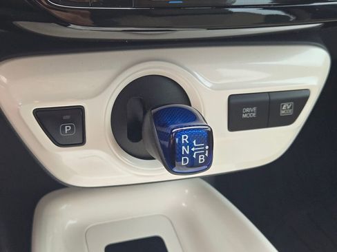 Used 2016 Toyota Prius Four image 24