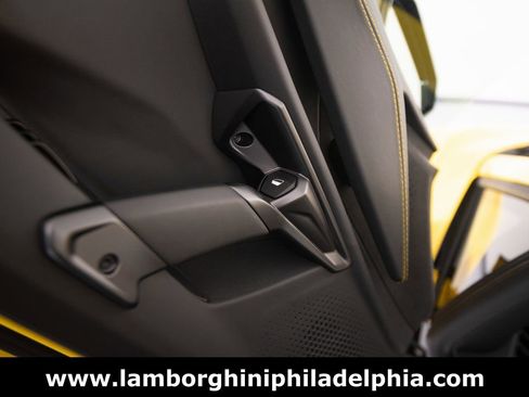 Used 2024 Lamborghini Revuelto image 16