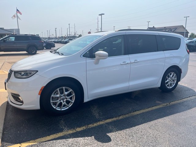 Used 2022 Chrysler Pacifica Touring-L FWD image 1