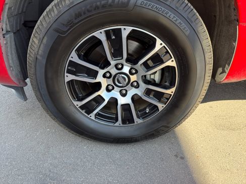 Used 2021 Nissan Titan SV w/ SV Convenience Package RWD image 11