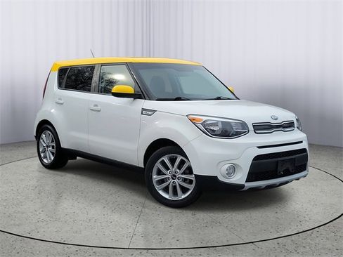 Used 2019 Kia Soul + image 1