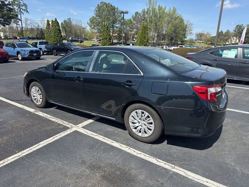 Used 2012 Toyota Camry LE image 3