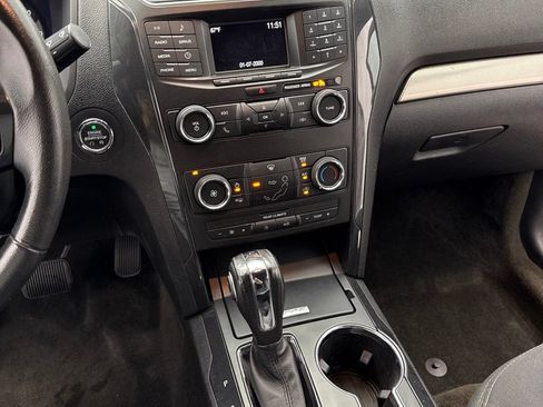 Used 2018 Ford Explorer XLT AWD/4WD image 14