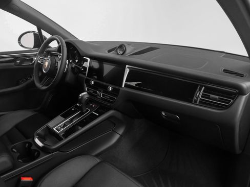 Used 2025 Porsche Macan image 23