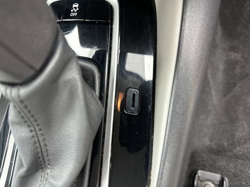 Used 2022 Toyota Corolla LE image 37