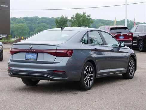 Certified 2025 Volkswagen Jetta SE image 7