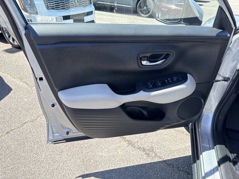 Used 2023 Honda HR-V LX image 13