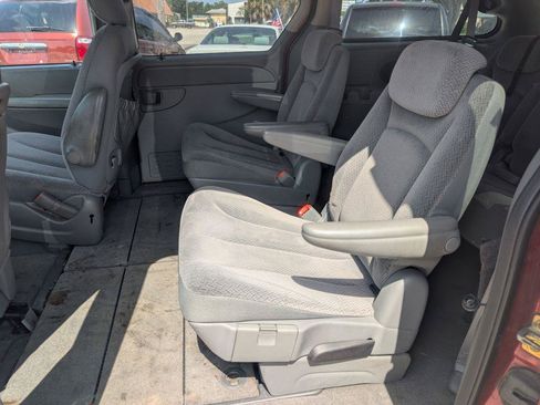 Used 2006 Dodge Grand Caravan SXT FWD image 10