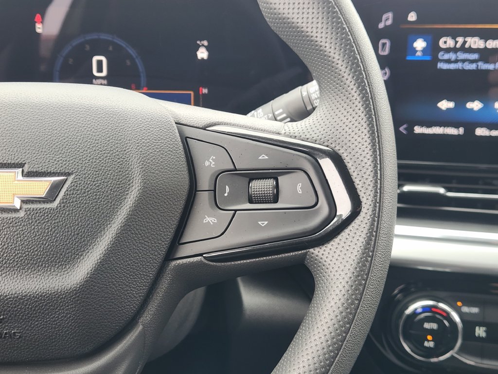 Used 2025 Chevrolet Trax LT FWD image 28