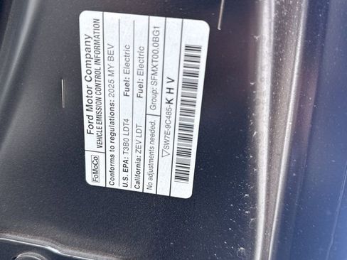 Used 2025 Ford F150 Lightning XLT AWD/4WD image 27