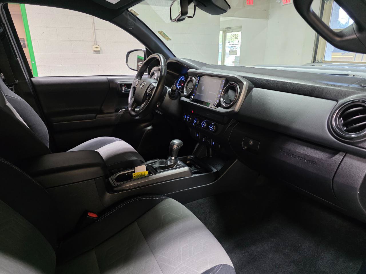 Used 2020 Toyota Tacoma TRD Sport AWD/4WD image 26