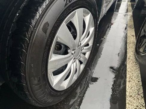 Used 2015 Nissan Leaf S image 4