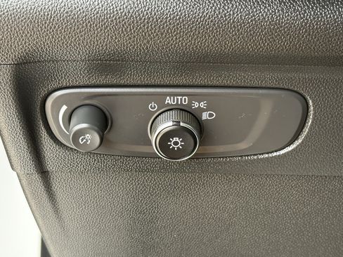 Used 2023 Buick Envision Essence FWD image 27