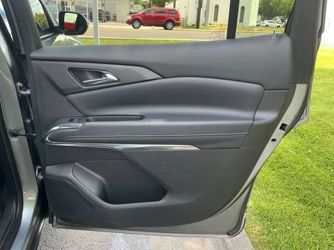 Used 2025 Chevrolet Traverse Z71 AWD/4WD image 23