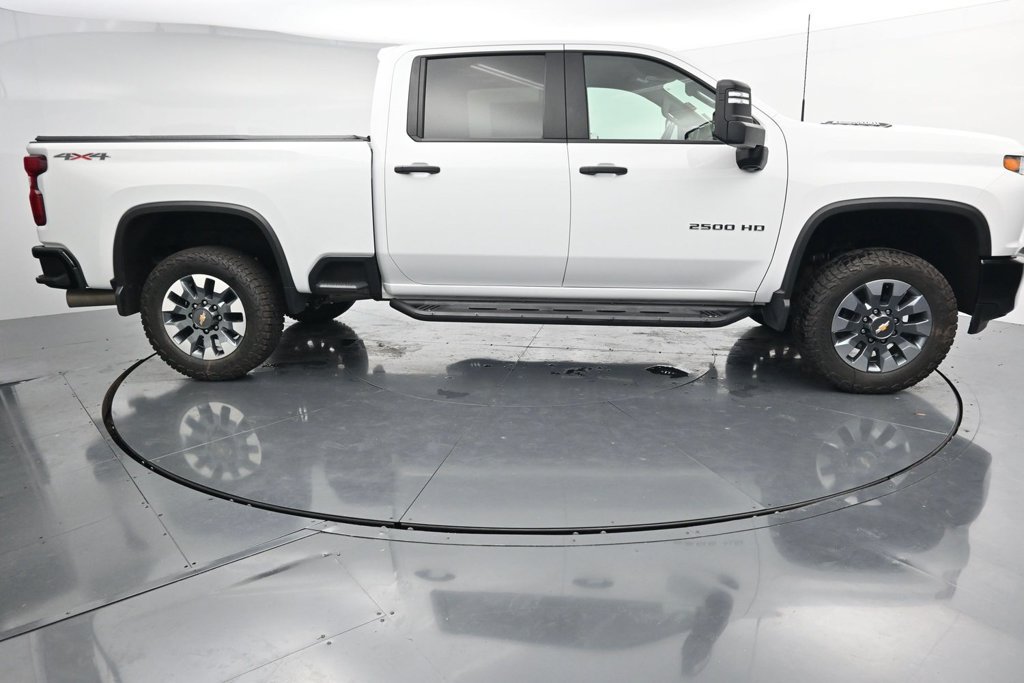 Used 2022 Chevrolet Silverado 2500 Custom w/ Custom Value Package AWD/4WD image 9