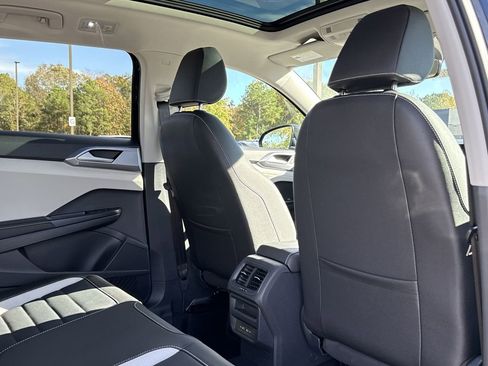 New 2026 Volkswagen Taos SEL image 18