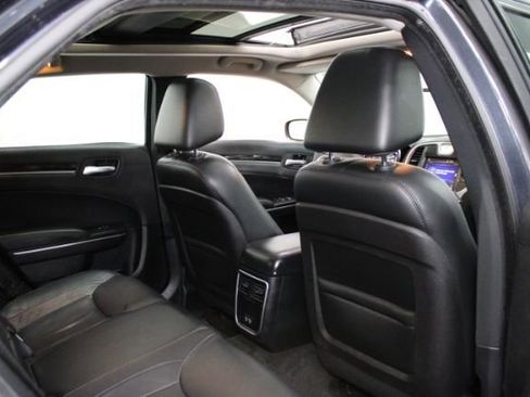 Used 2016 Chrysler 300 Limited image 23