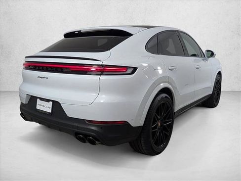 Used 2025 Porsche Cayenne Coupe image 9