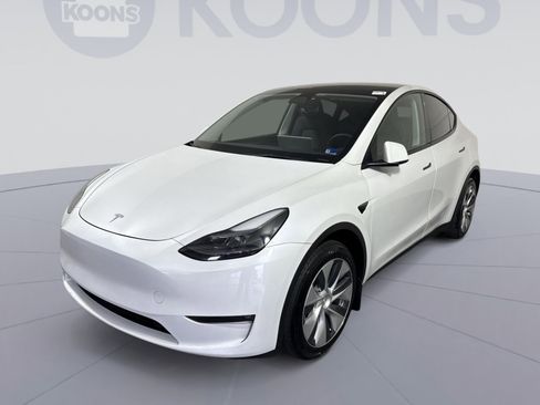Used 2023 Tesla Model Y Long Range image 1