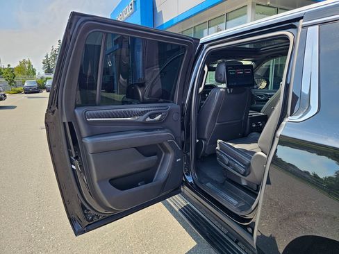 Used 2023 GMC Yukon XL Denali w/ Denali Reserve Package AWD/4WD image 16