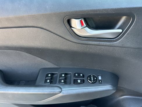 Used 2022 Hyundai Accent SE FWD image 11
