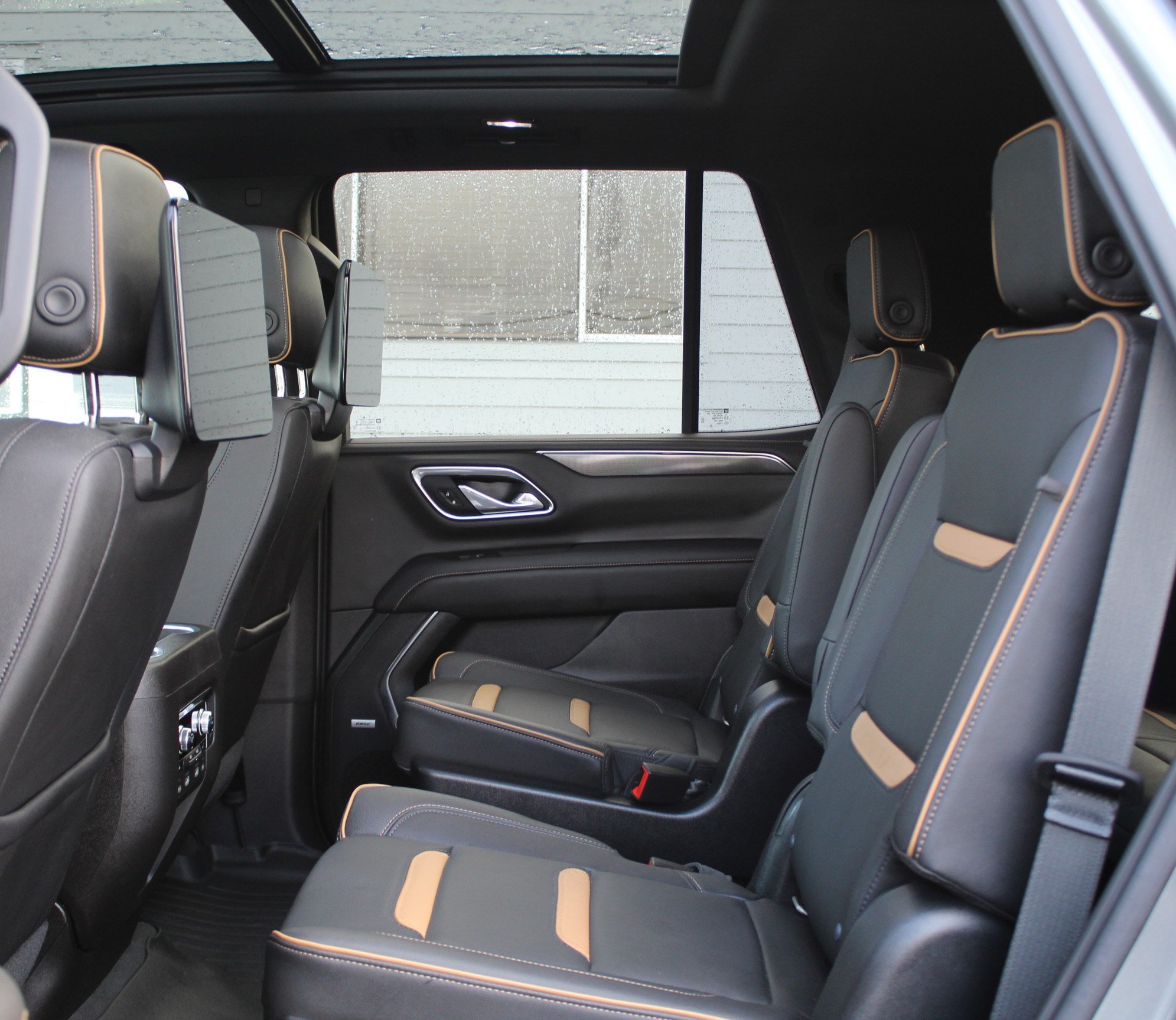 Used 2021 GMC Yukon AT4 w/ Rear Media and Nav Package AWD/4WD image 14