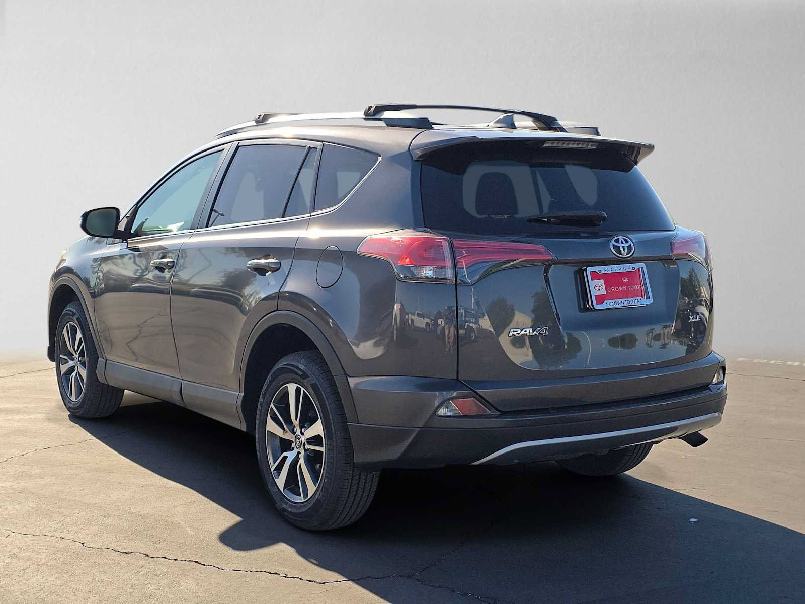 Used 2018 Toyota RAV4 XLE FWD image 5