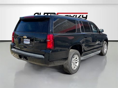 Used 2017 Chevrolet Suburban LT image 7