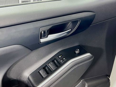 Used 2023 Toyota Highlander XLE image 17