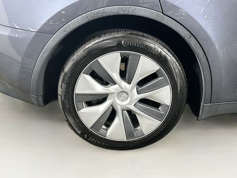 Used 2023 Tesla Model Y Long Range AWD/4WD image 11