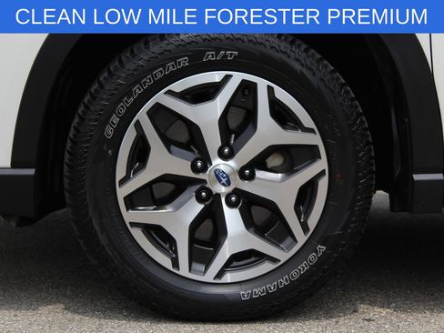 Used 2020 Subaru Forester Premium AWD/4WD image 29