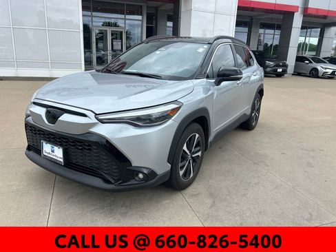 Used 2025 Toyota Corolla Cross AWD Hybrid w/ Convenience Package image 2