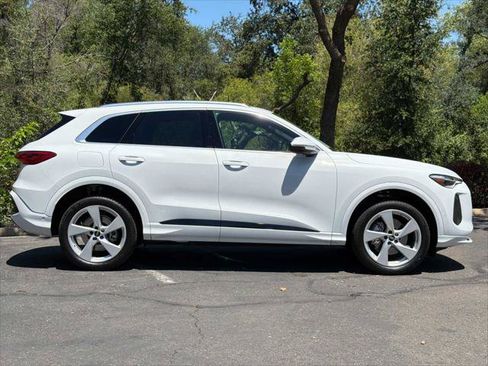 Certified 2025 Audi Q5 Premium Plus w/ Premium Plus AWD/4WD image 4