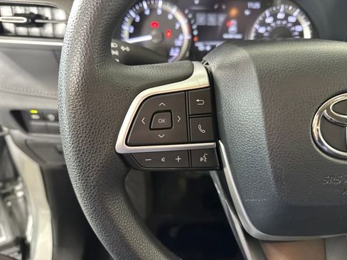 Used 2023 Toyota Highlander L image 15
